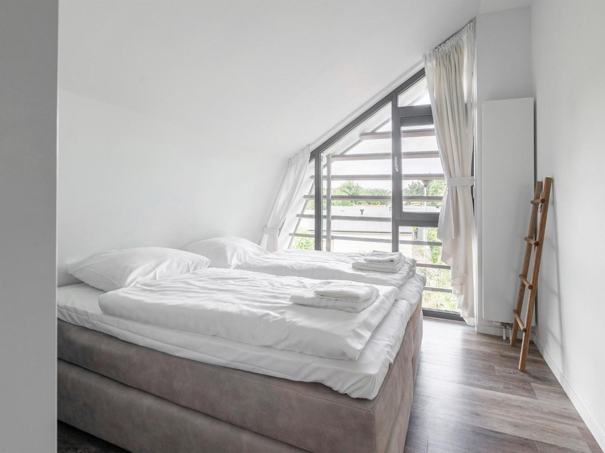 Beautiful Villa With Sauna Near The Sea เอ็กมอนด์ อาน เดน ฮูฟ ภายนอก รูปภาพ